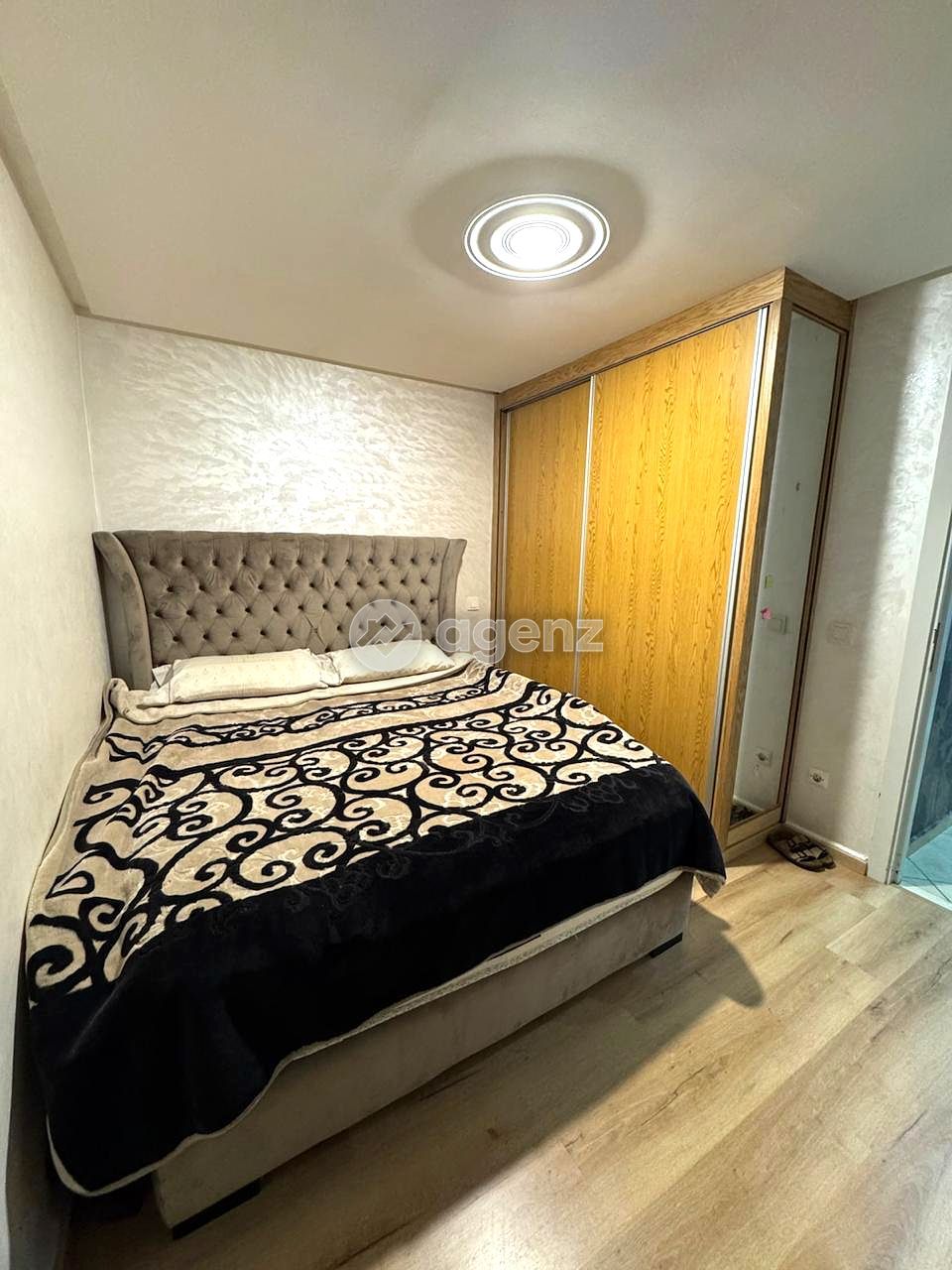Authentique Appartement de 2 chambres  salon titre — 2