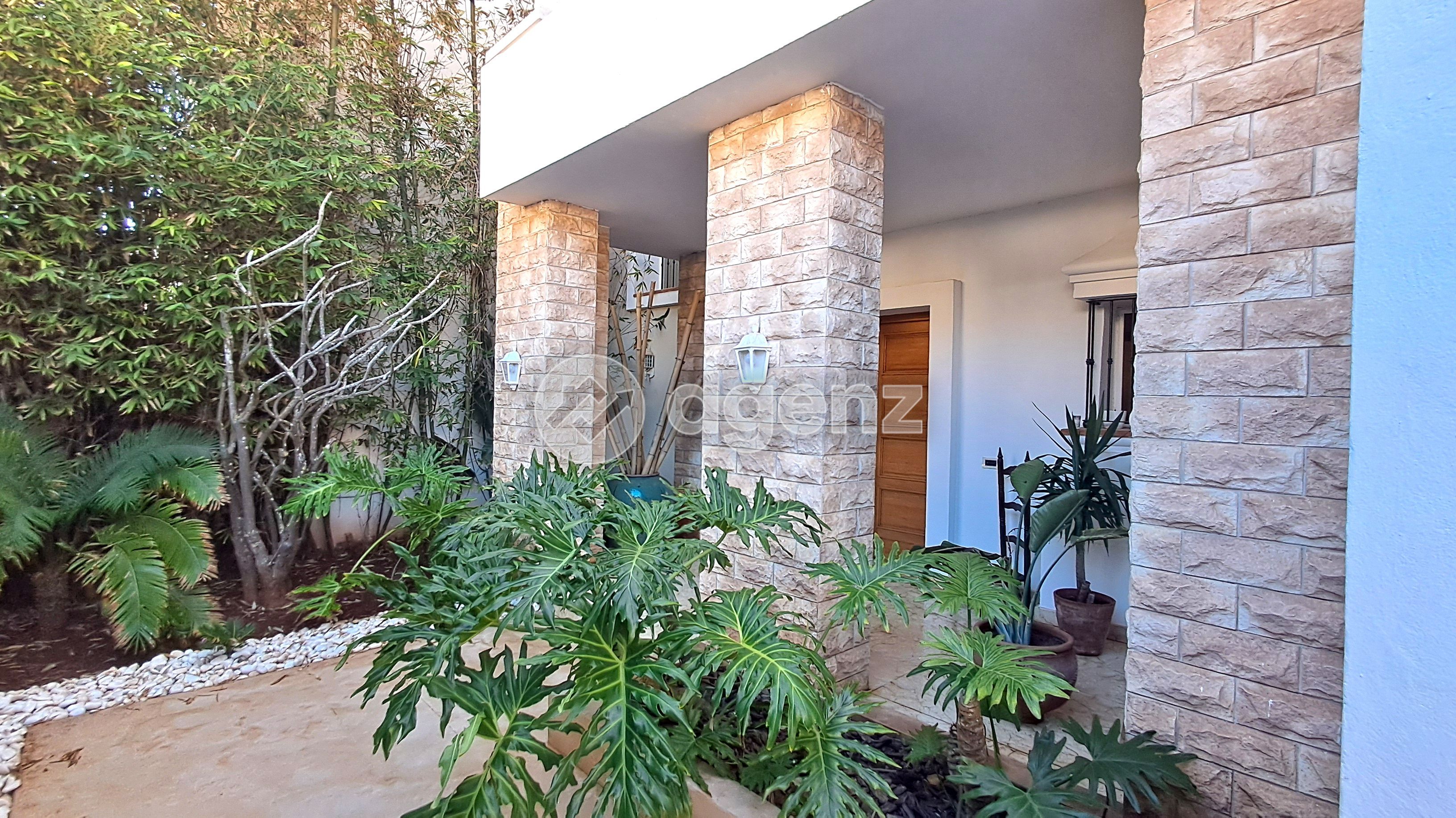 UNE VILLA MODERNE ET PARFAITEMENT ENTRETENUE — 3