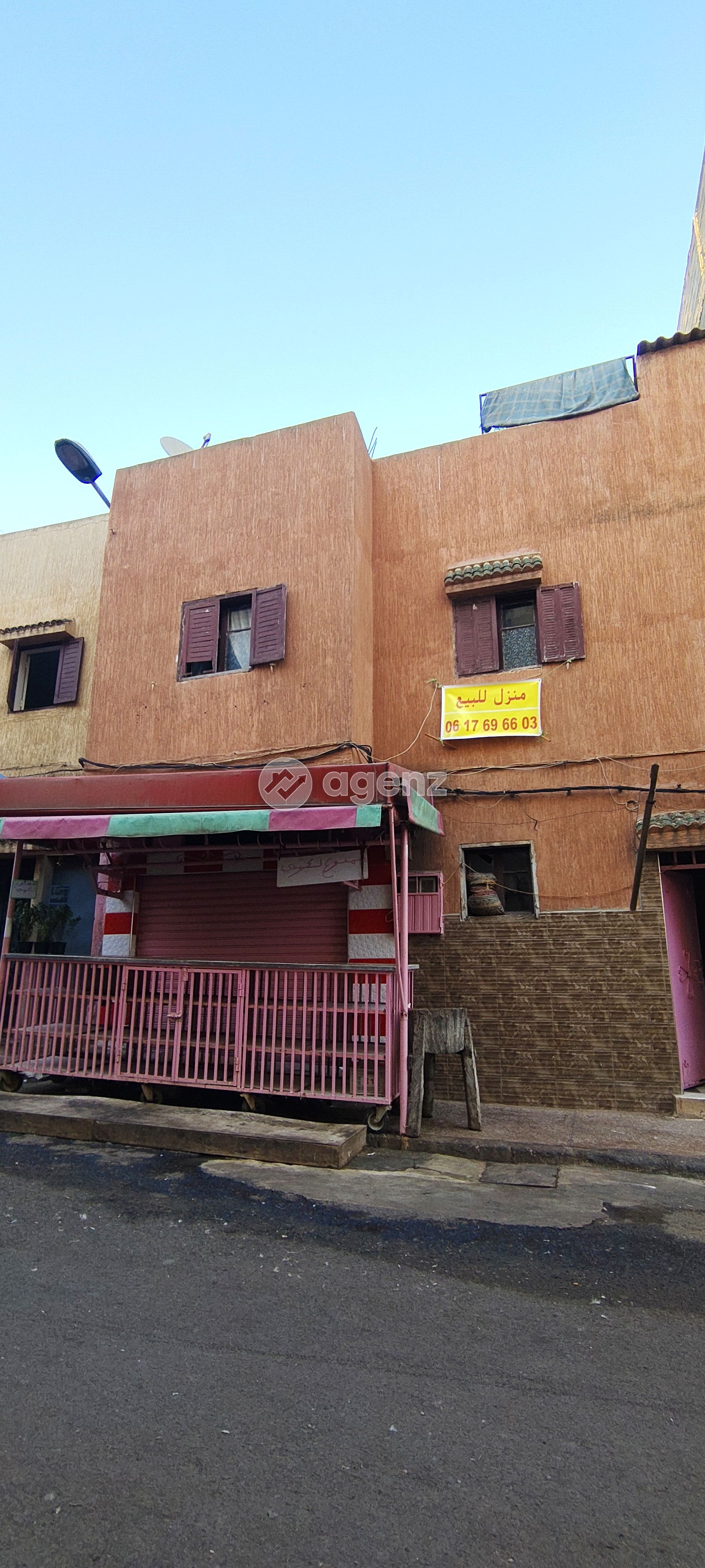 Une maison luxueuse de 3 chambres, une résidence de deux étages dans le quartier Al-Wafaq Al-Alfa.