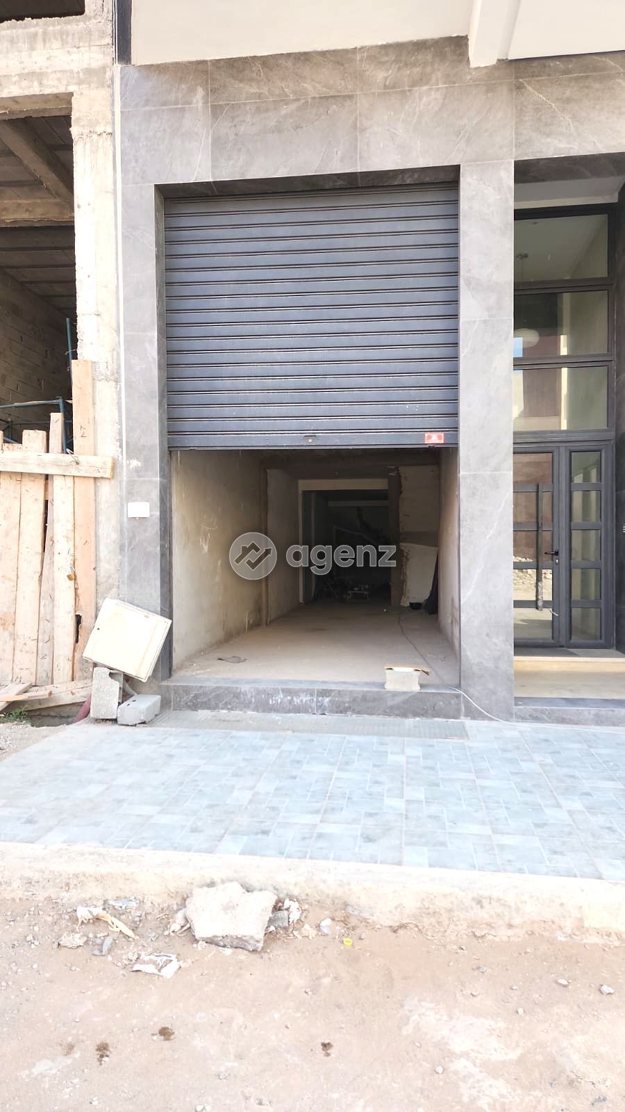 INVESTISSEZ DANS UN COMMERCE À FORT POTENTIEL — 3