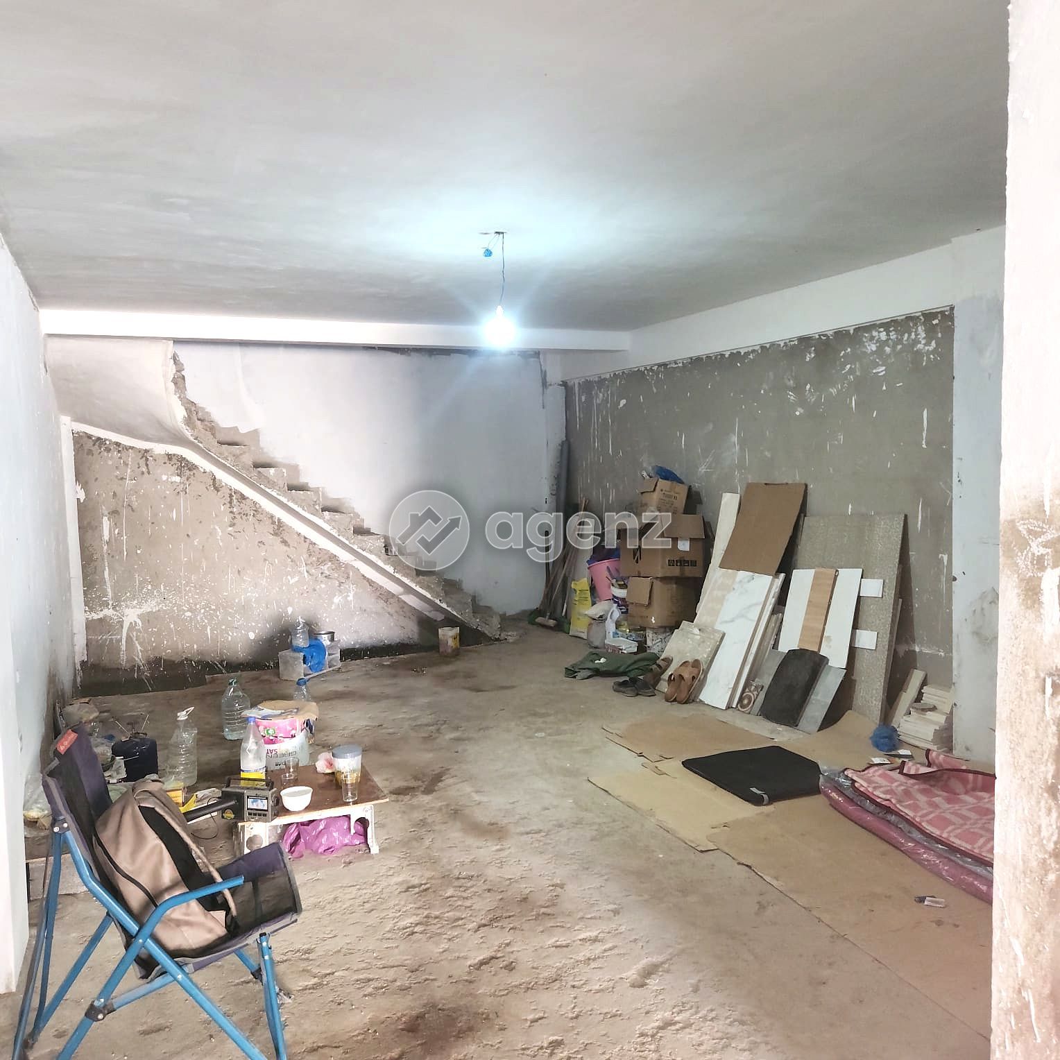 INVESTISSEZ DANS UN COMMERCE À FORT POTENTIEL — 2