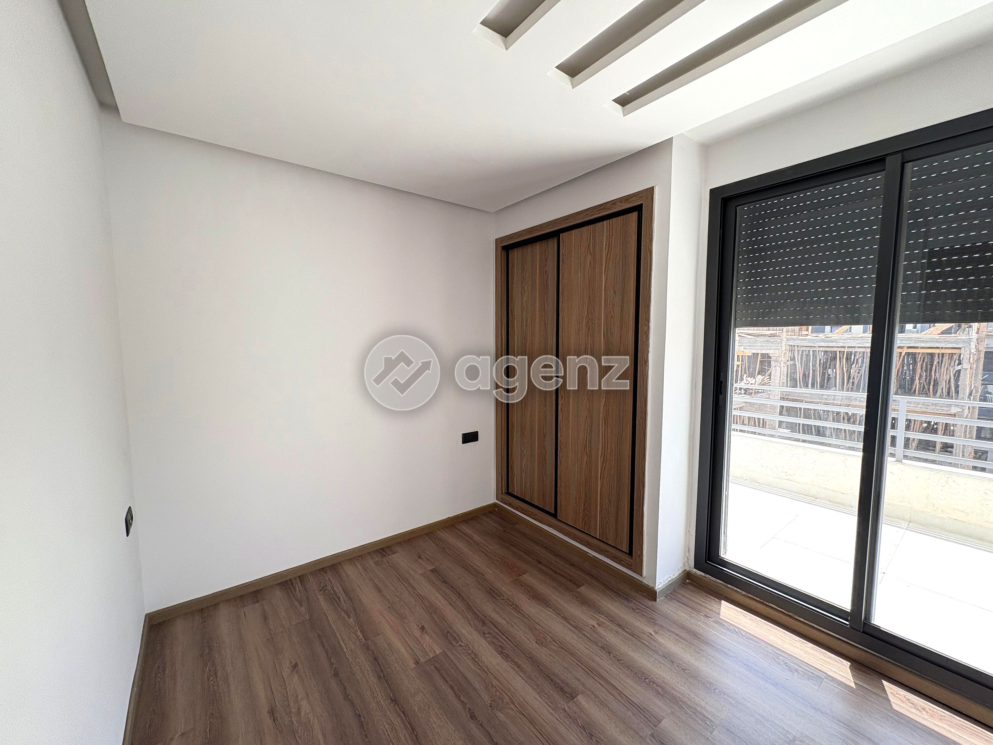 Authentique Appartement de 2 chambres à vendre à Les Hôpitaux — 5
