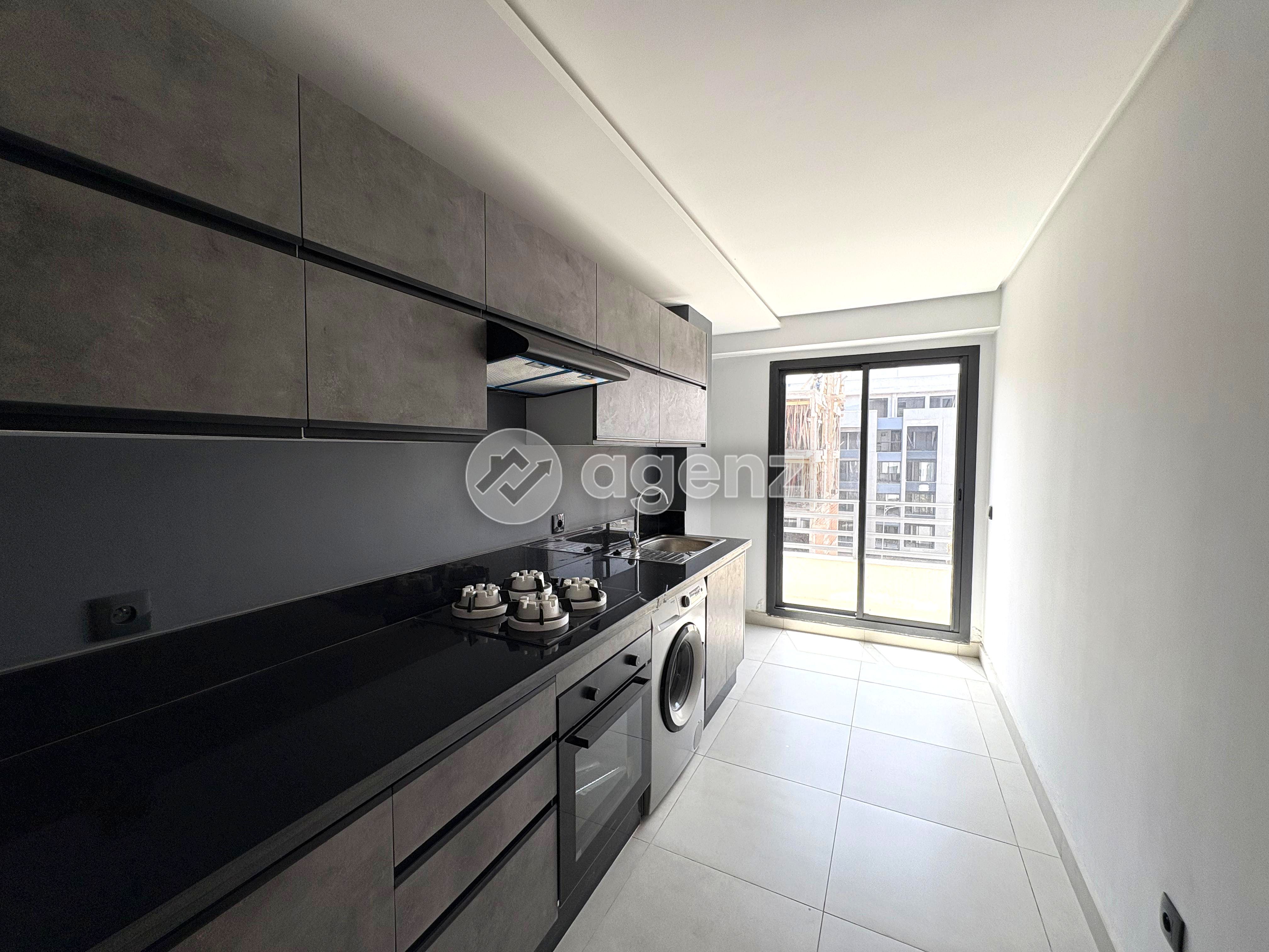 Authentique Appartement de 2 chambres à vendre à Les Hôpitaux — 3