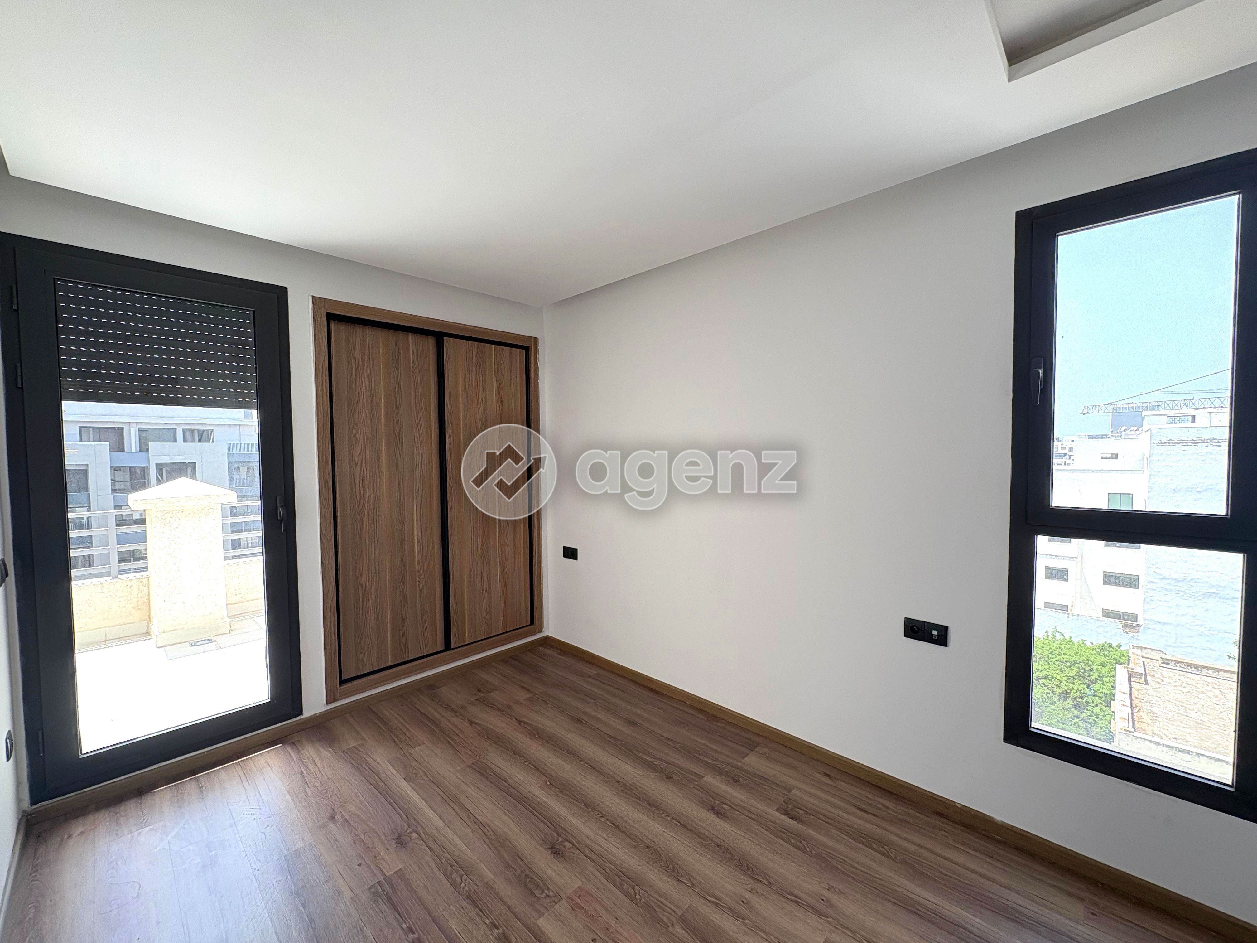 Authentique Appartement de 2 chambres à vendre à Les Hôpitaux — 2