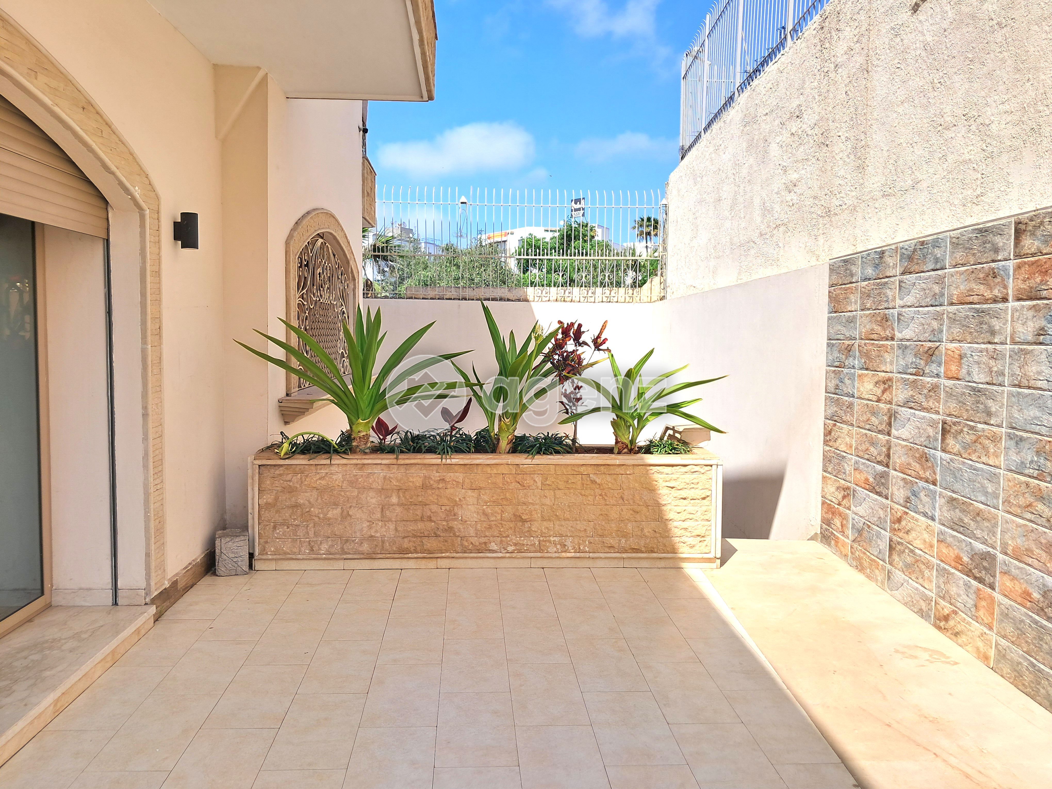 Charmant Villa de 5 chambres à vendre à Mers Sultan