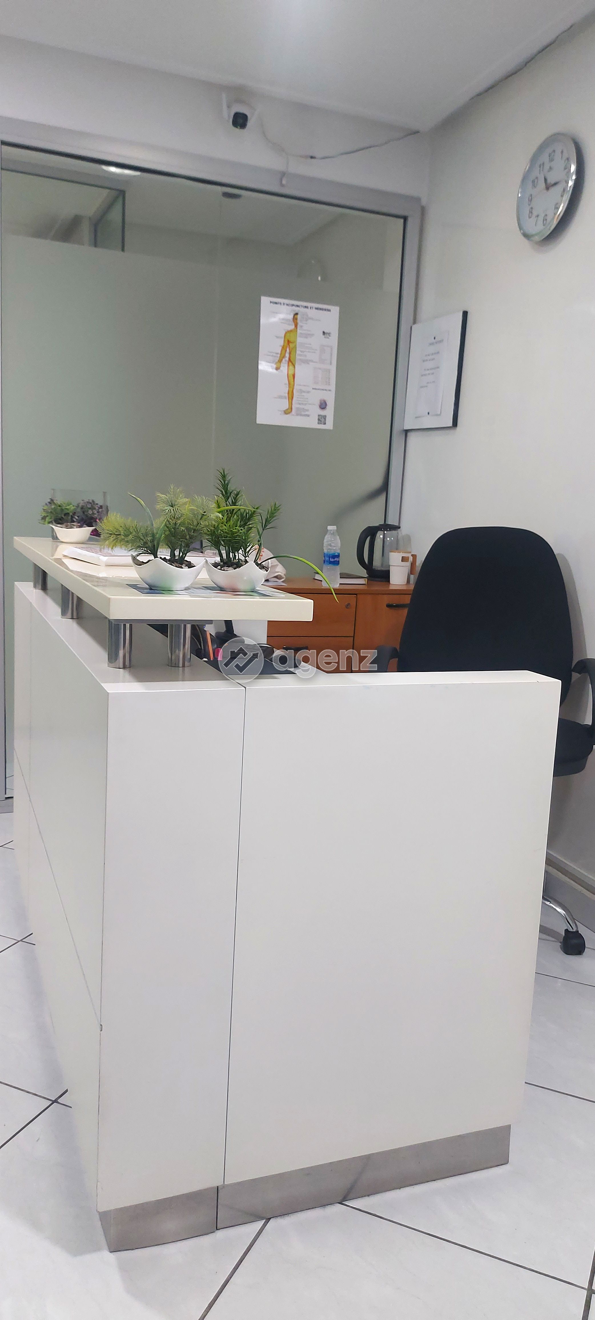 BUREAU BIEN SITUE ROND POINT LA GIRONDE — 3