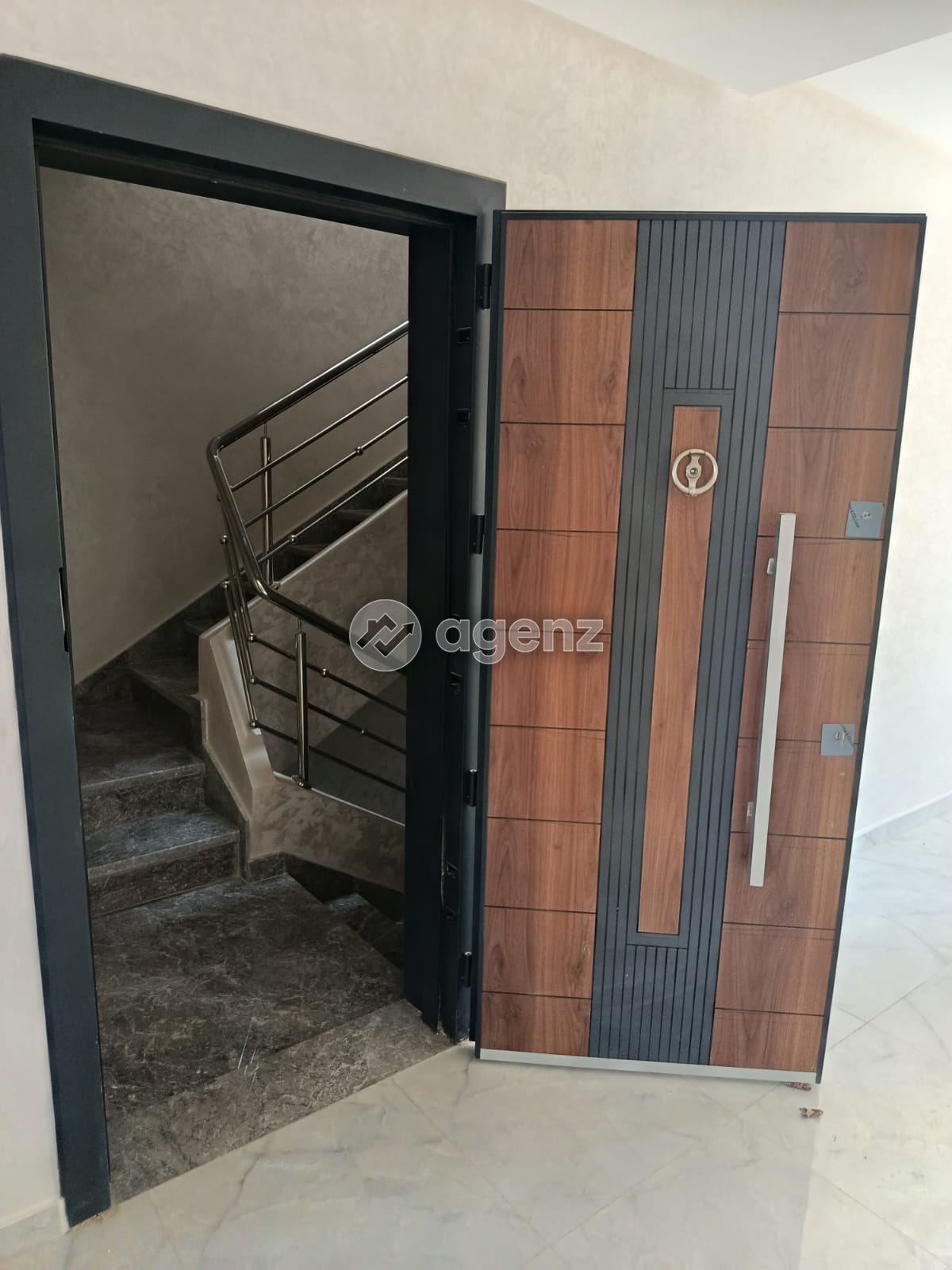 Maison Neuve R+2 avec Local Commercial et Deux Appartements – Témara — 4