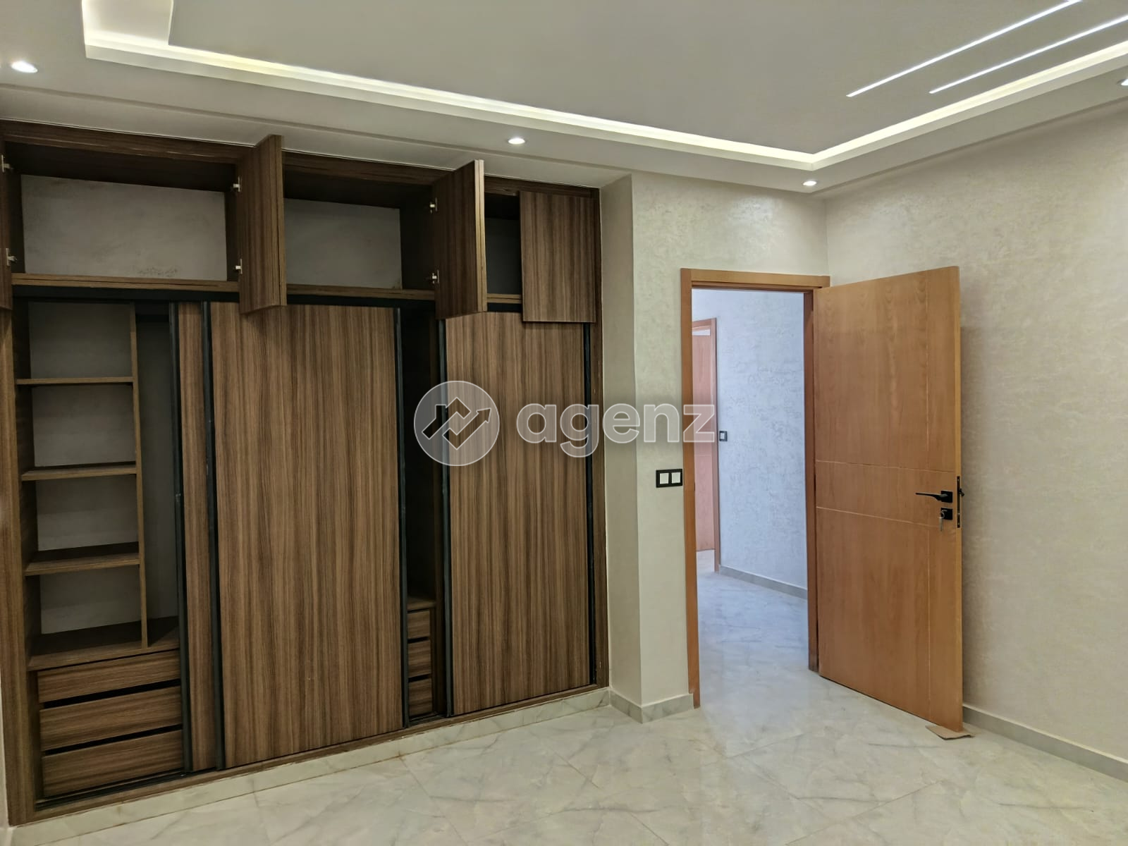 Maison Neuve R+2 avec Local Commercial et Deux Appartements – Témara — 5