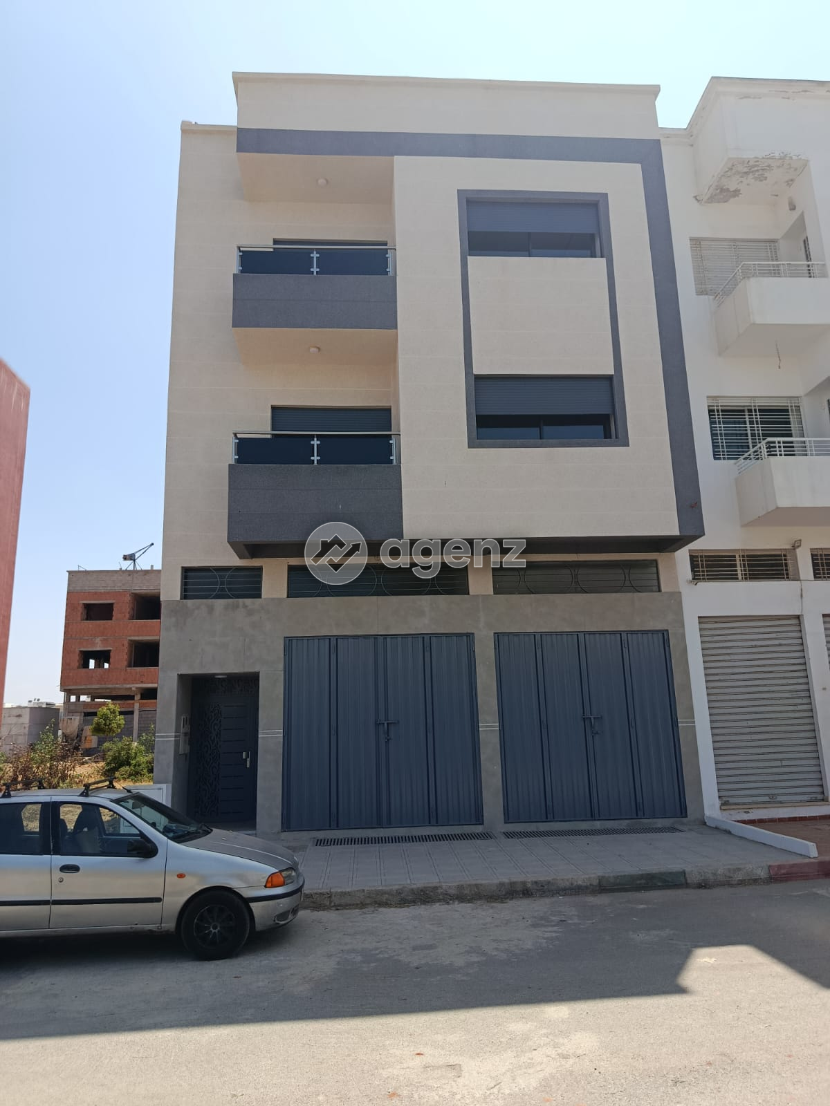 Maison Neuve R+2 avec Local Commercial et Deux Appartements – Témara