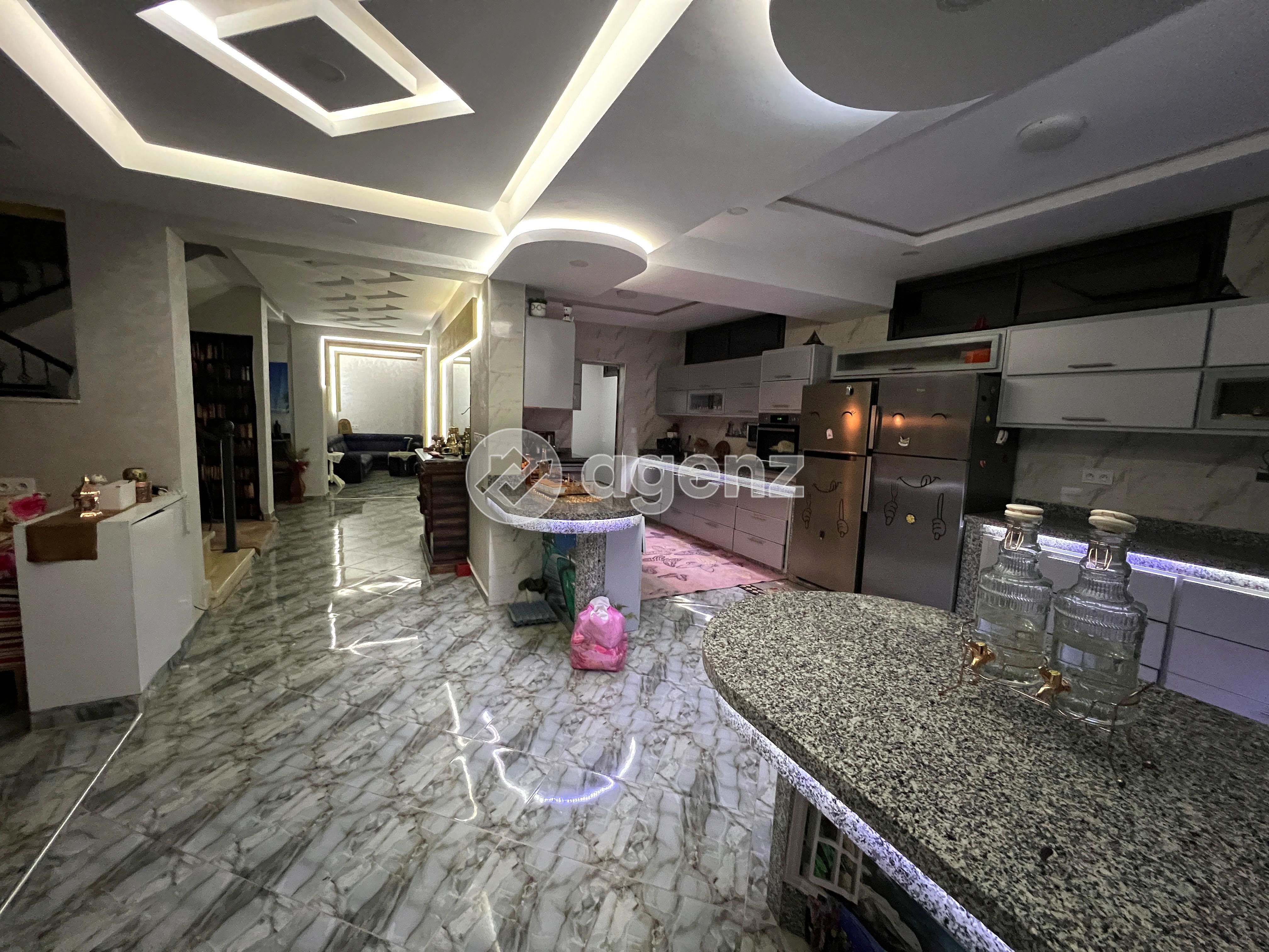 Villa de 310 m² à Mhamid 10 - Marrakech — 4