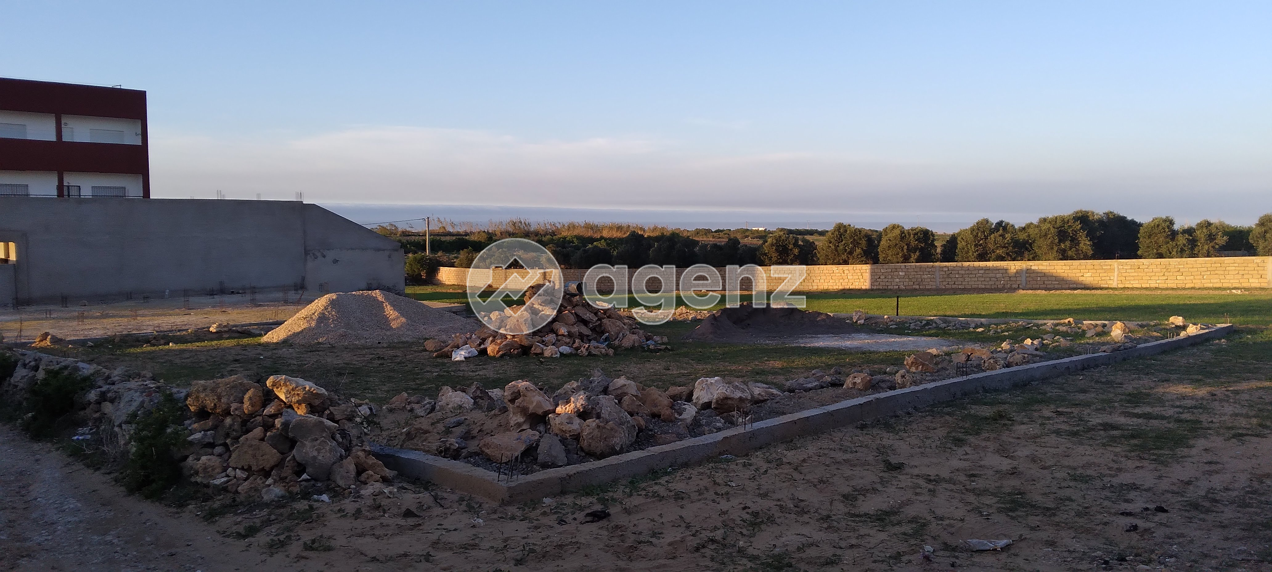 Prestigieux Terrain de 420m2 titré à Oualidia proche de la mer. — 2