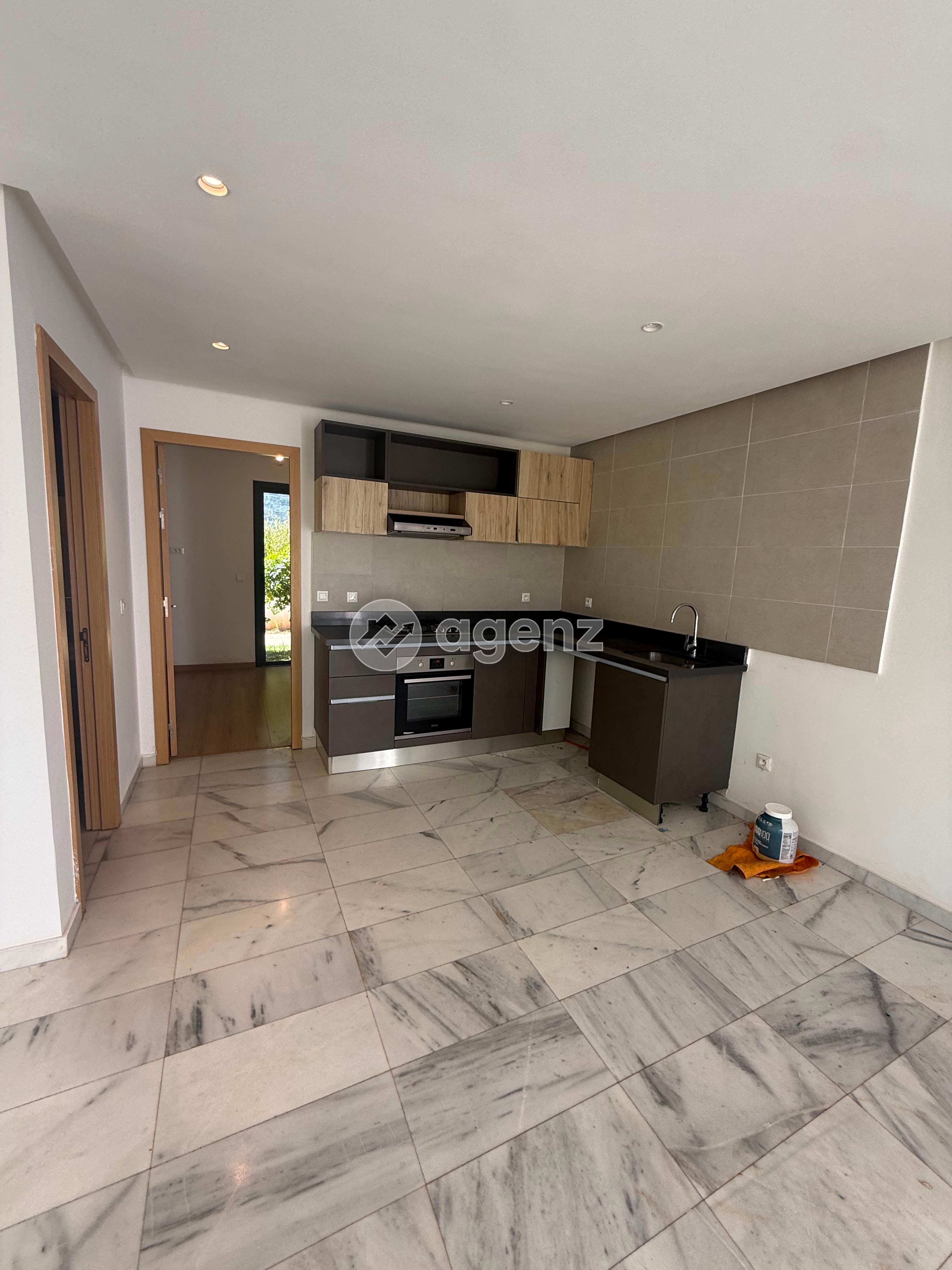 Élégant grand studio de 1 chambre à louer à Ville Verte Bouskoura  — 4