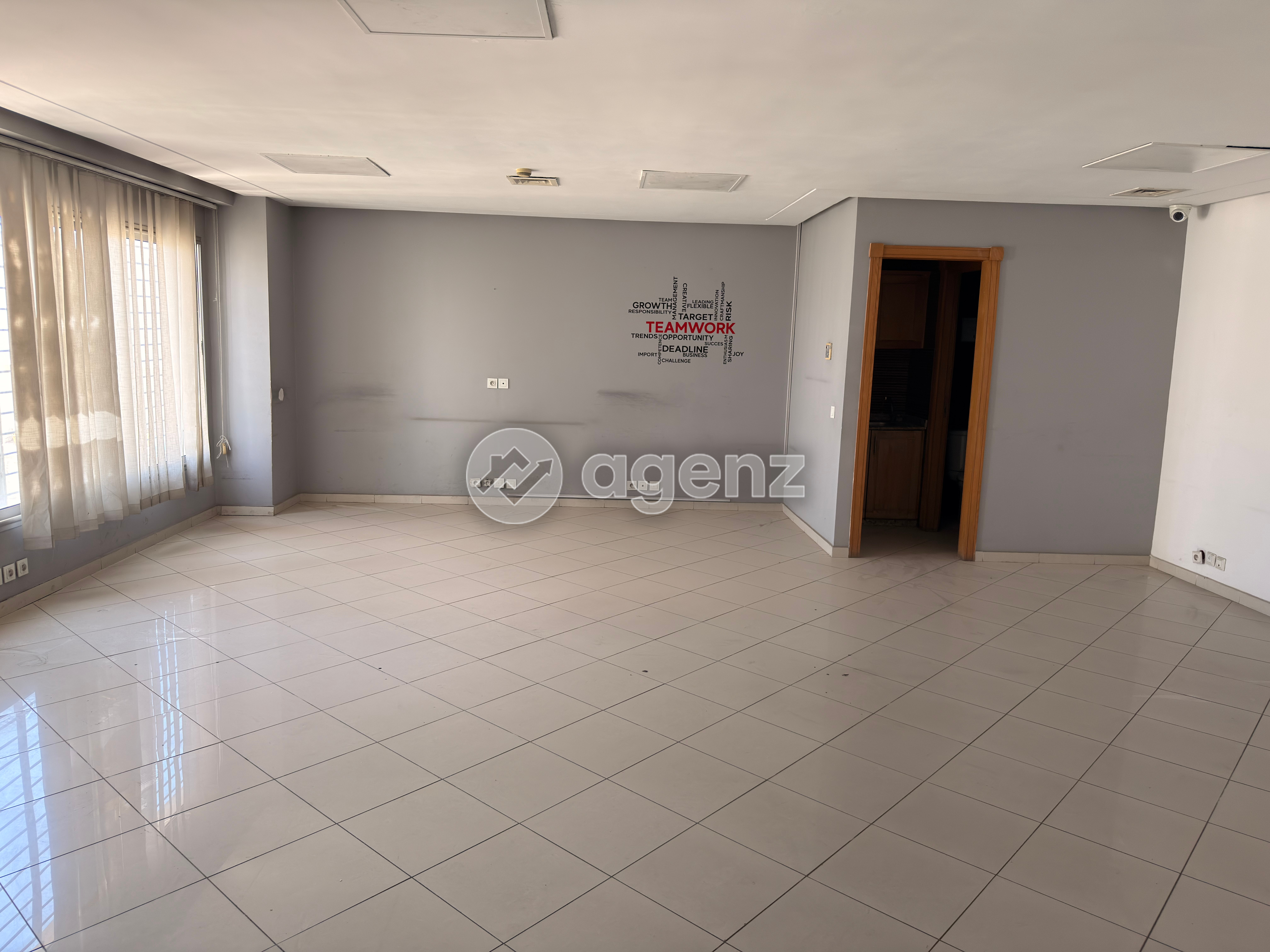 Bureau Open Space à louer – 63 m² – Al Miarage Center situé à l’angle du Boulevard Abdelmoumen et du Boulevard Anoual — 4
