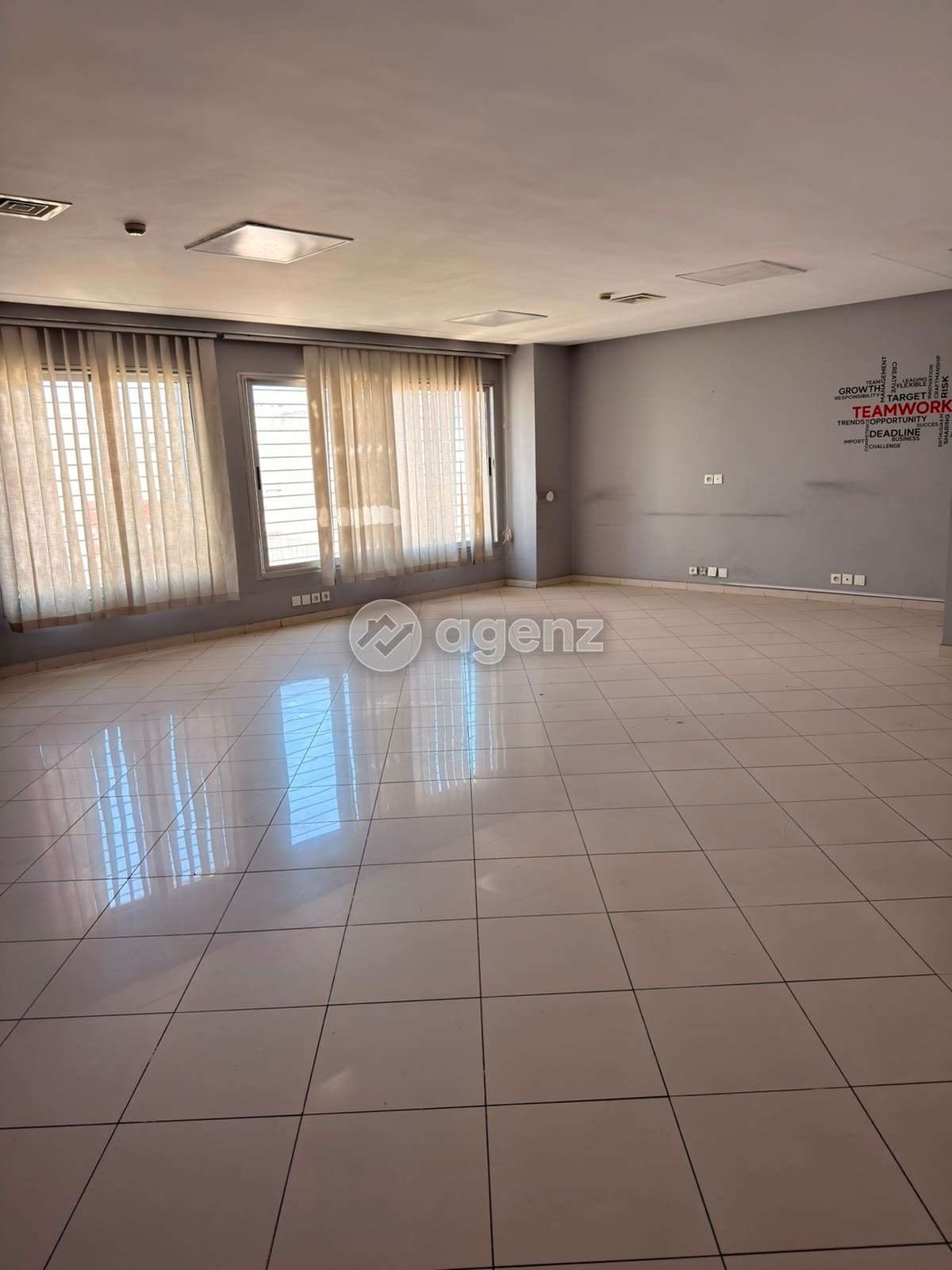 Bureau Open Space à louer – 63 m² – Al Miarage Center situé à l’angle du Boulevard Abdelmoumen et du Boulevard Anoual — 5