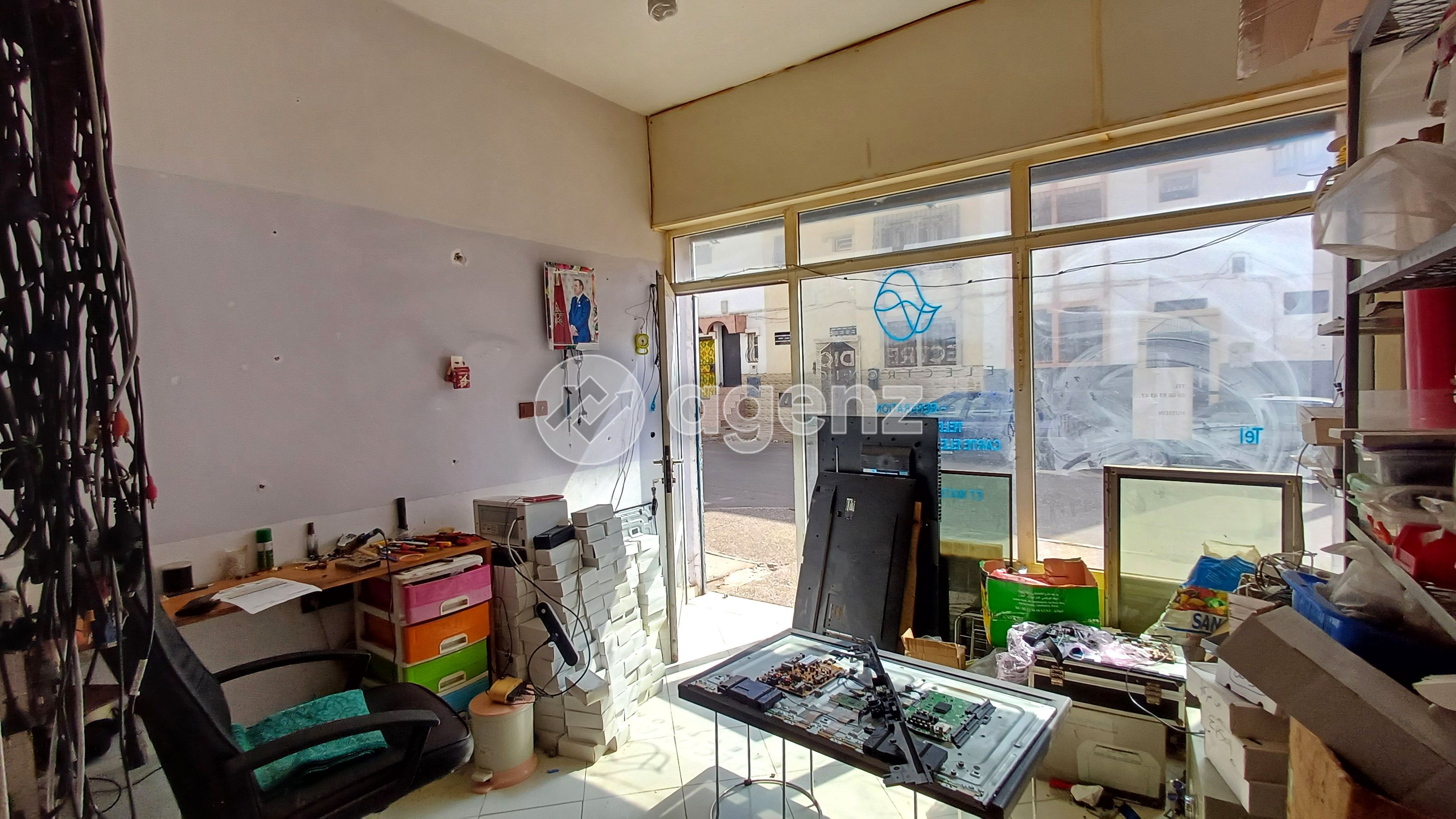 LOCAL COMMERCIAL AUX AMICALES