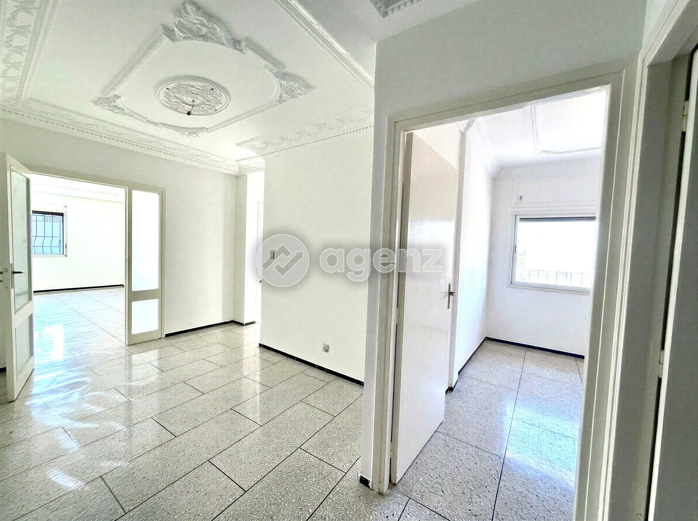 EXCEPTIONNEL — Appartement 95 m² avec terrasse en face du marché central