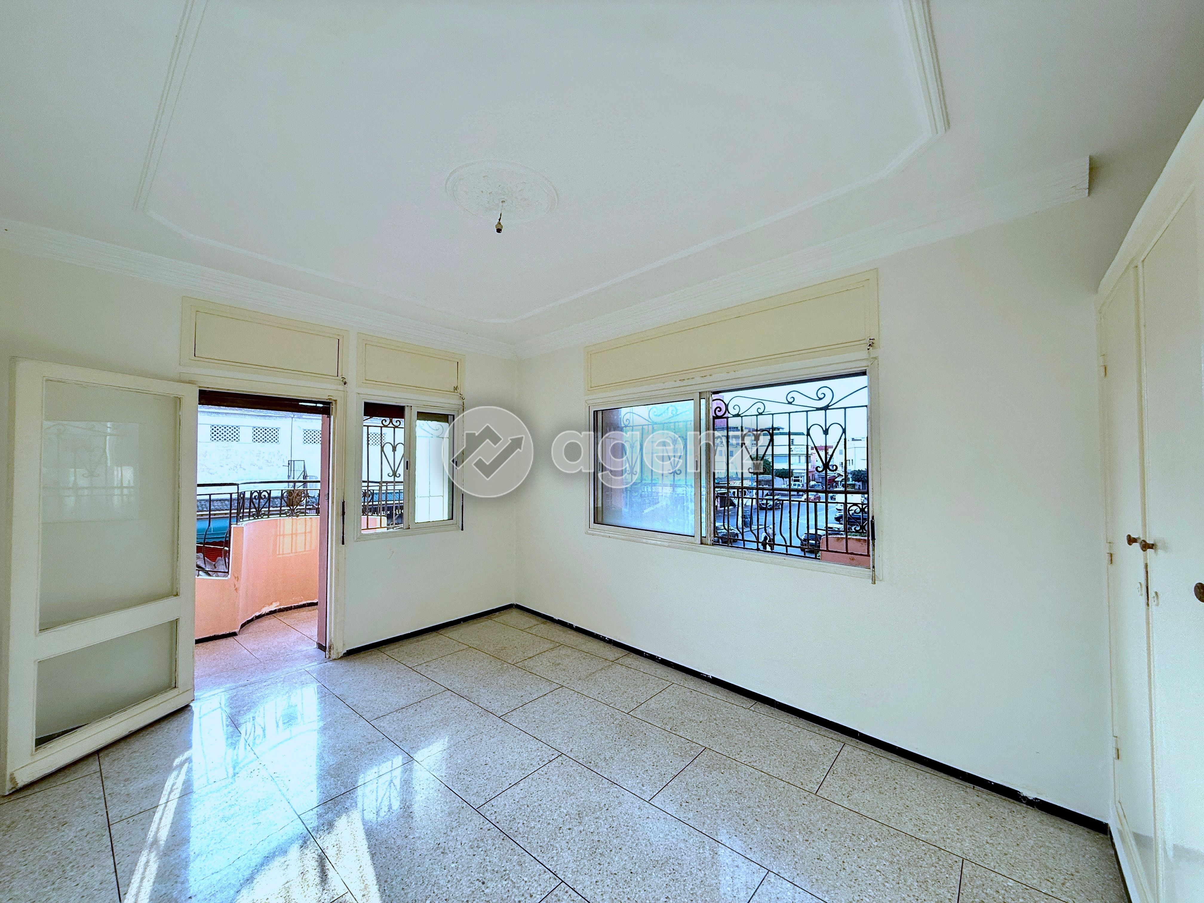 EXCEPTIONNEL — Appartement 95 m² avec terrasse en face du marché central — 2
