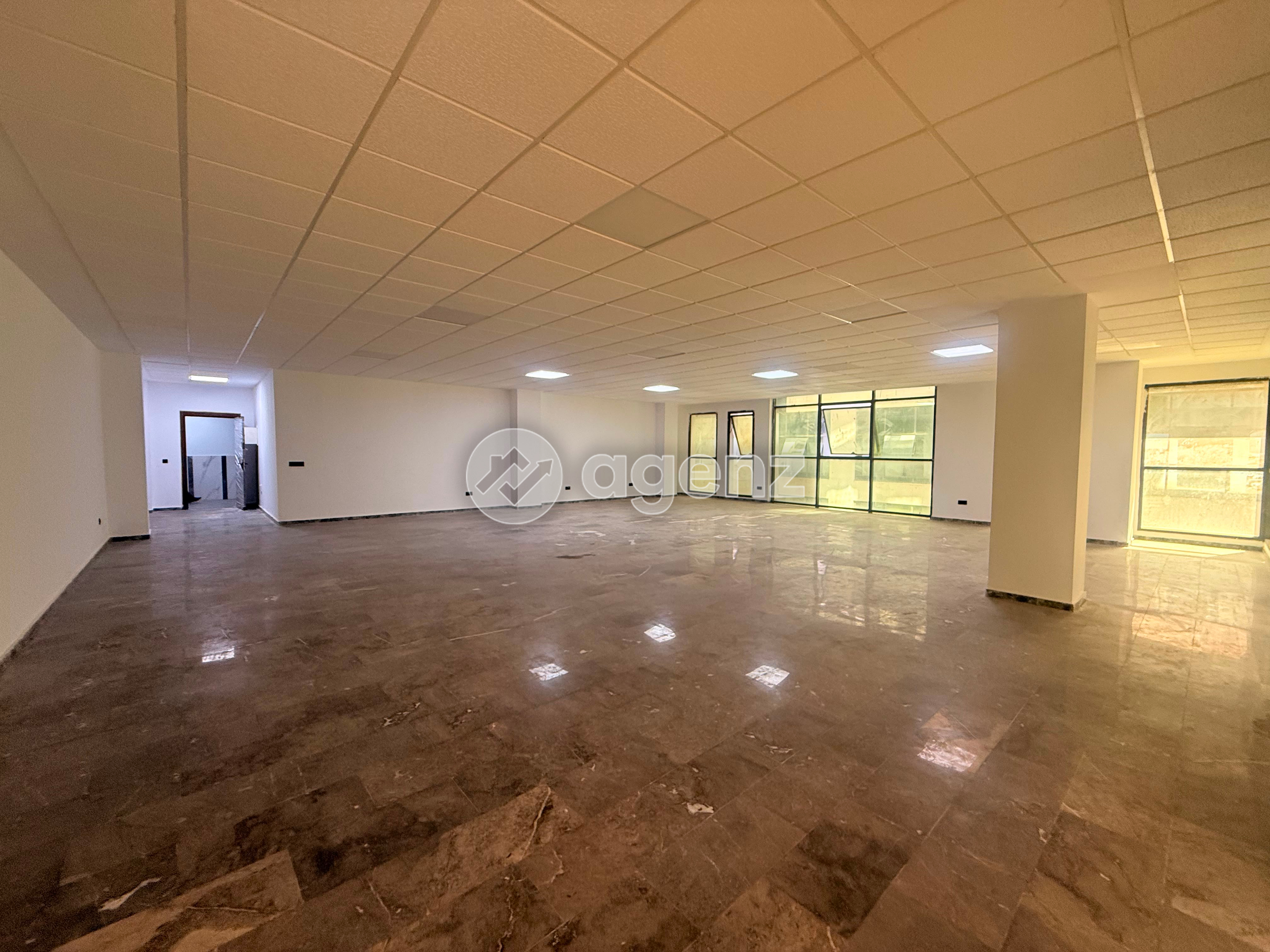 Bureau moderne – Espace de travail idéal — 2