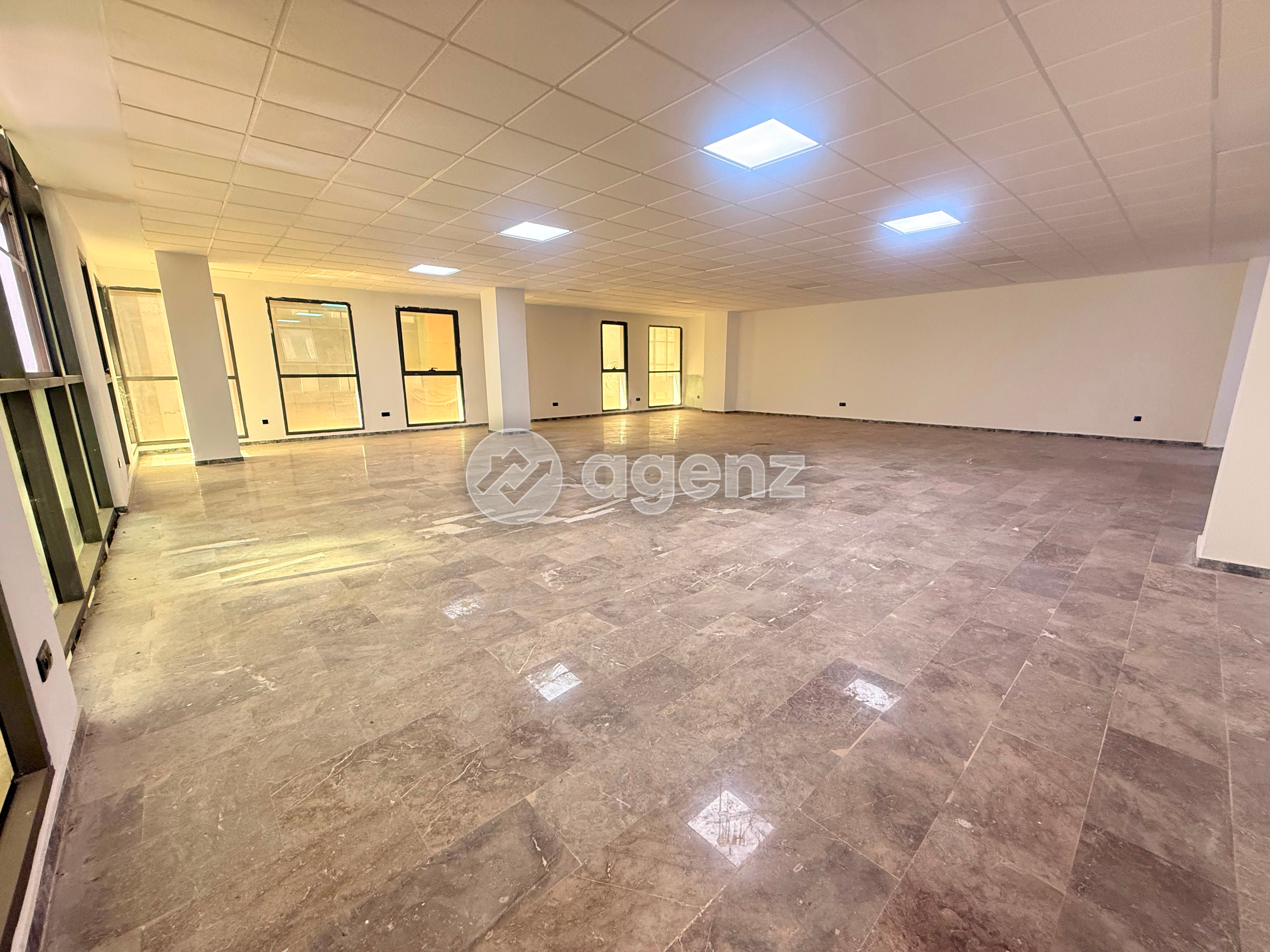 Bureau moderne – Espace de travail idéal — 3