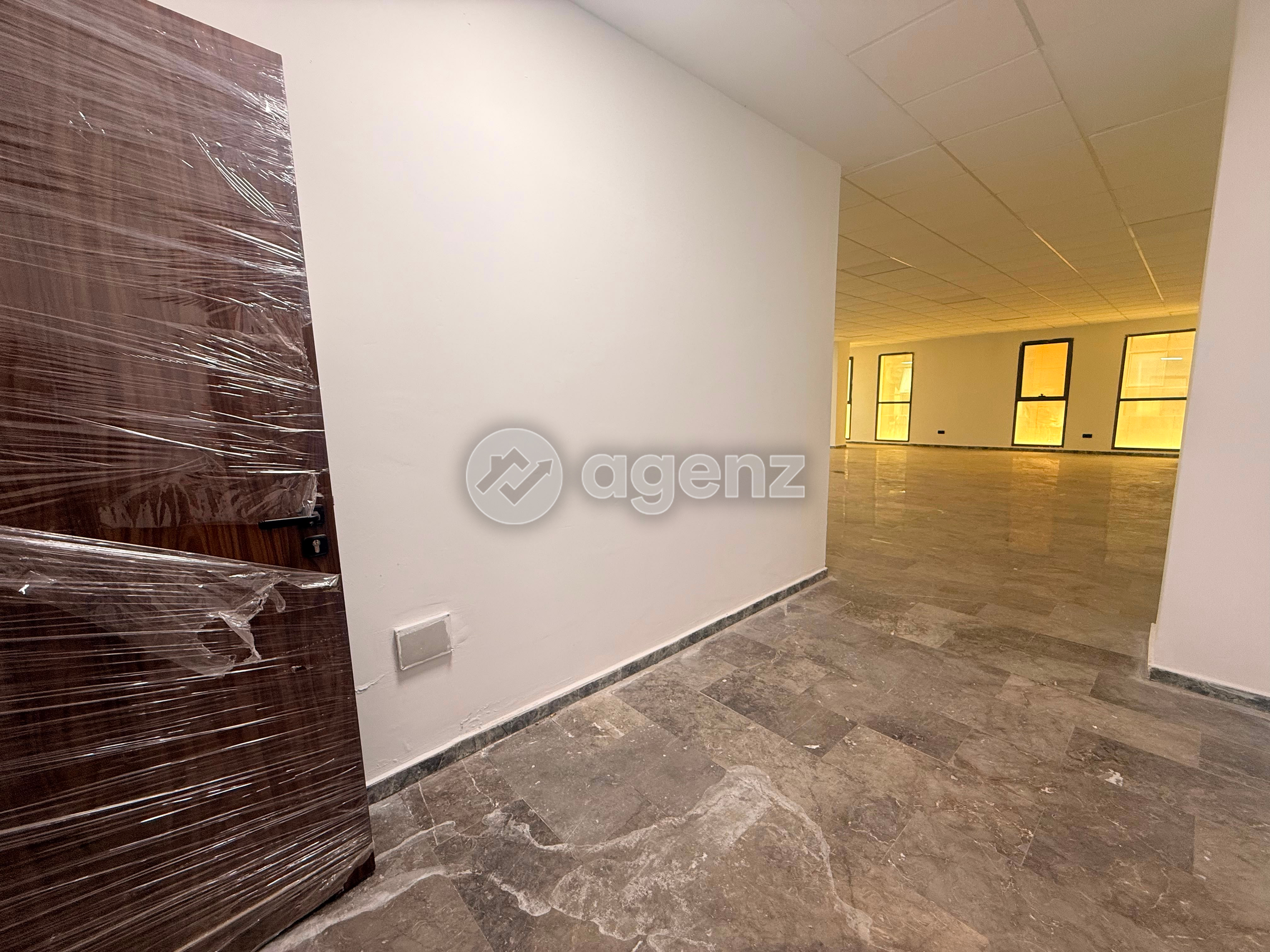 Bureau moderne – Espace de travail idéal — 5