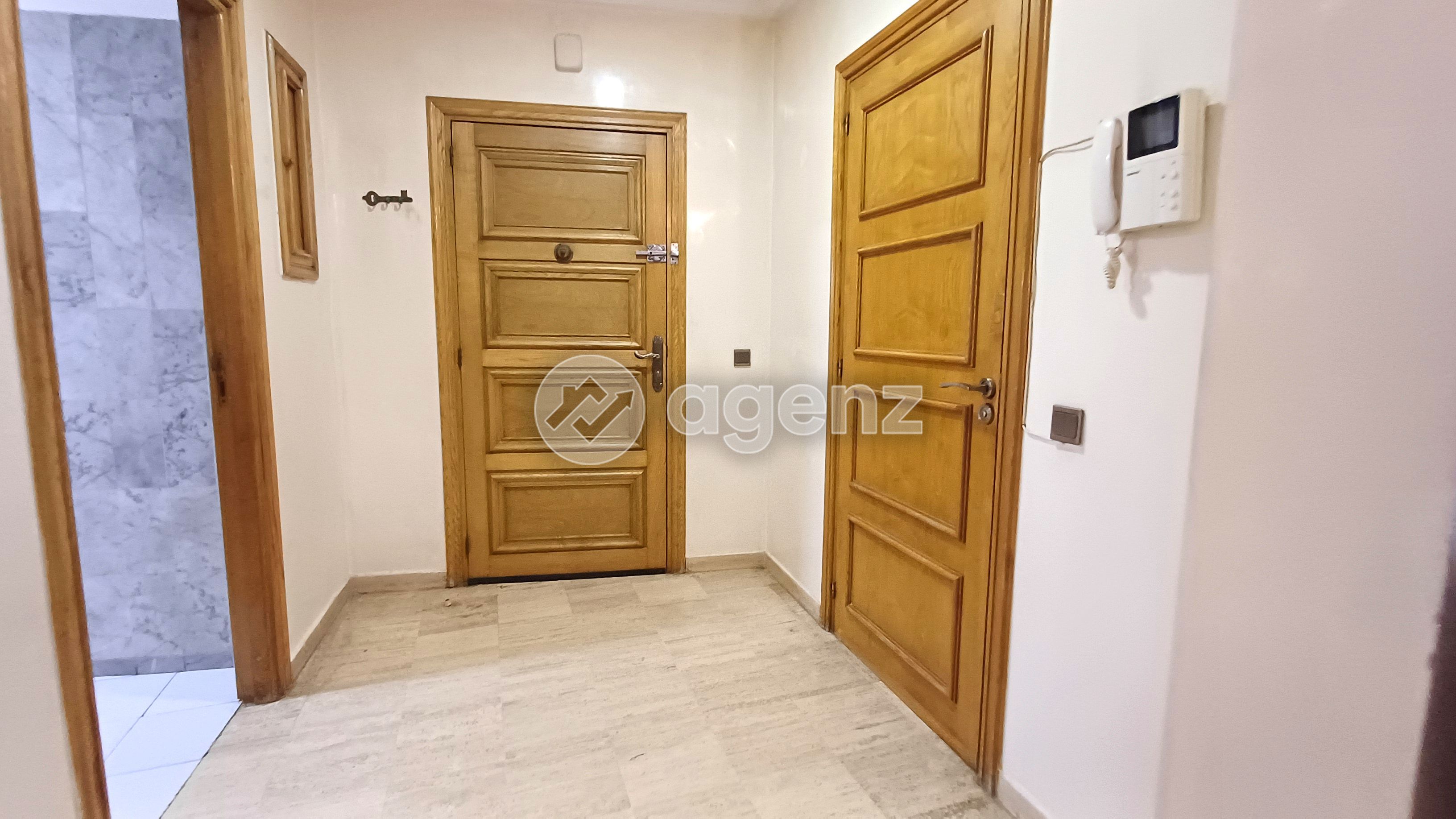 APPARTEMENT À PROXIMITÉ IMMÉDIATE DE LA CORNICHE — 4