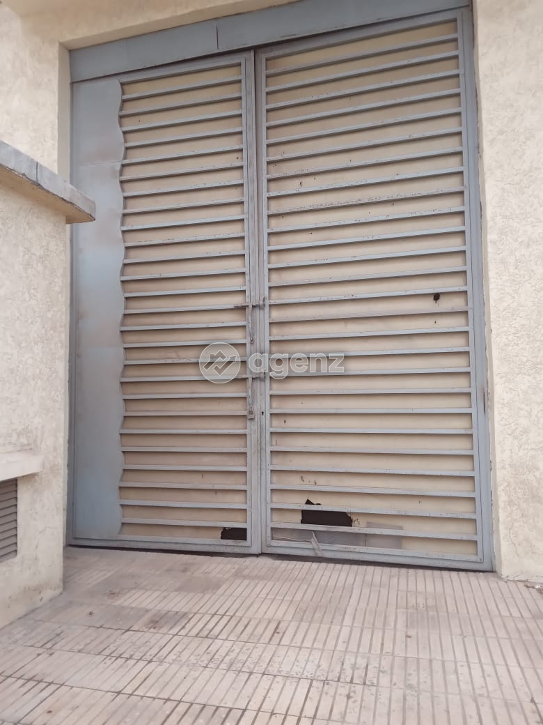 Magasin à vendre Route Nassim 387m² et 191m² (SP) — 2