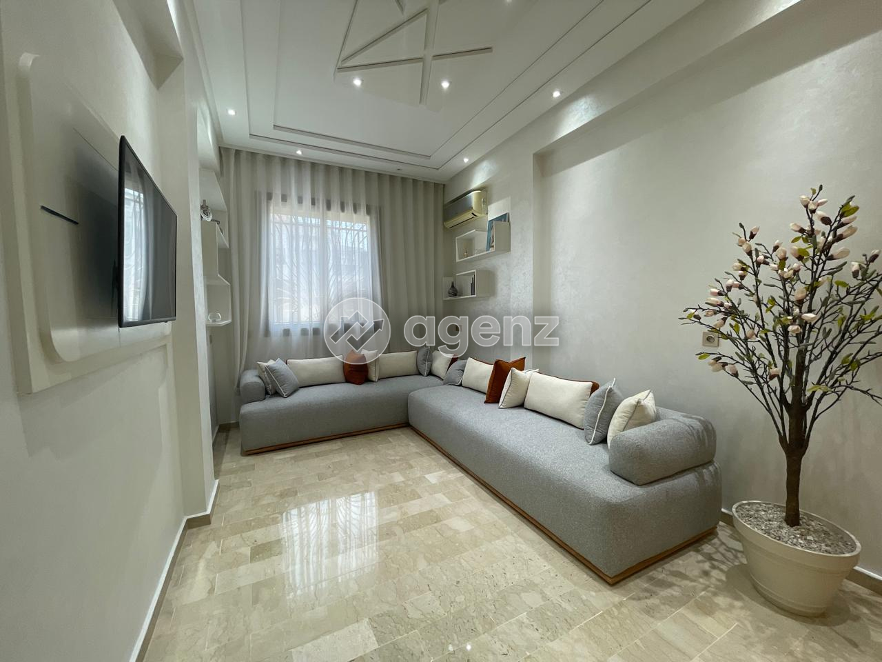 Appartement - Rénové avec charme et soin — 3