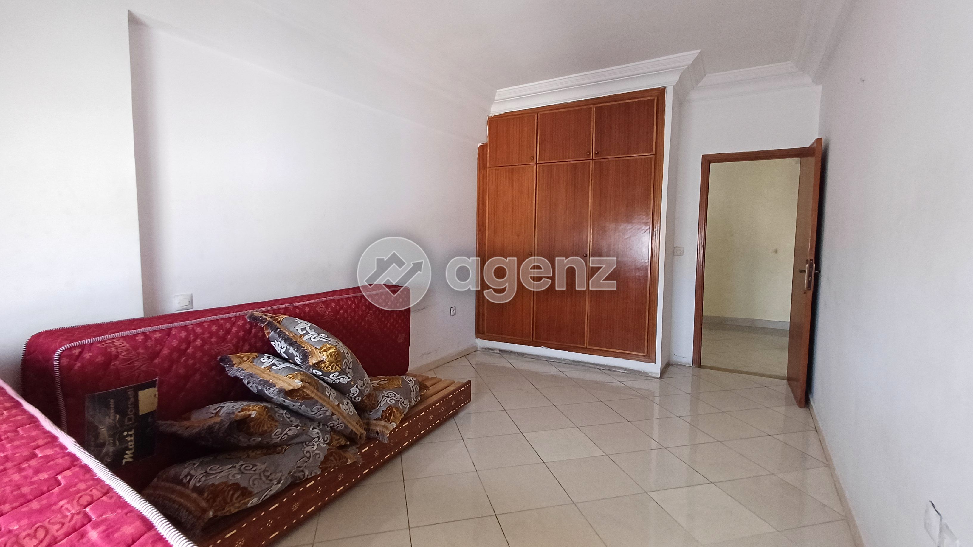 UN APPARTEMENT FONCTIONNEL ET BIEN SITUÉ — 3