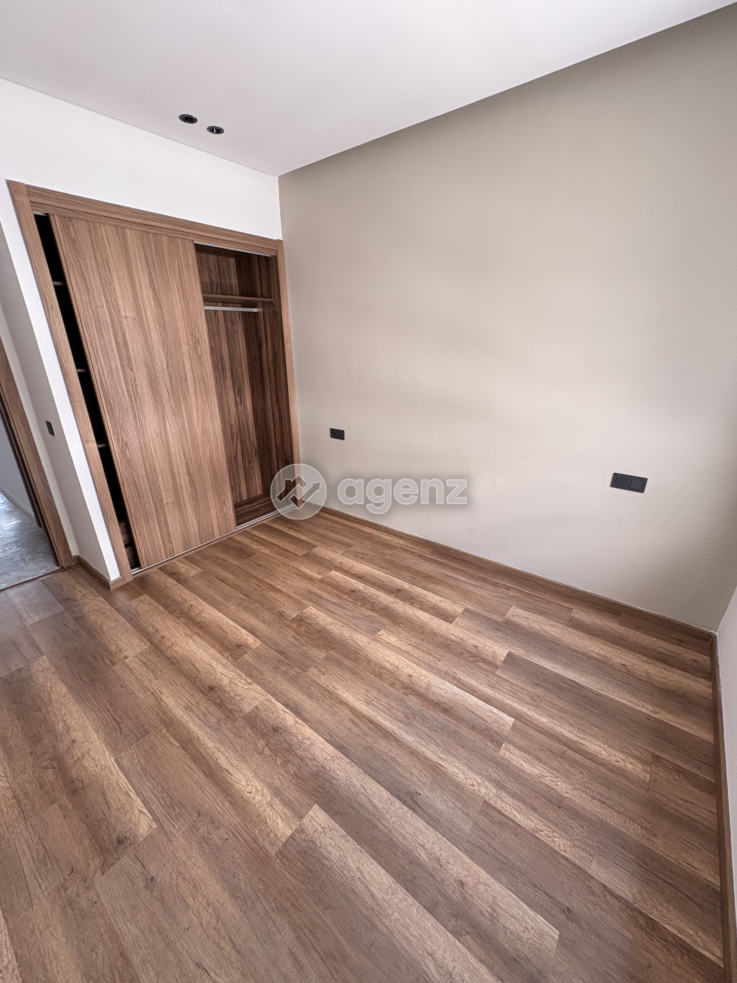 Studio vide à louer – Quartier des Hôpitaux — 3