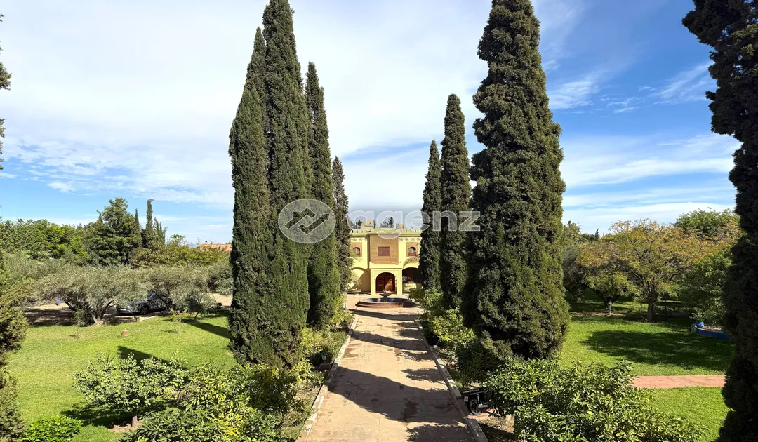 Villa à vendre 25 000 000 dh 12 500 m², 7 chambres - Route de Fès Marrakech