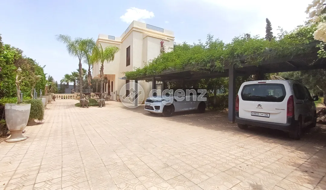Villa à vendre 19 000 000 dh 4 500 m², 7 chambres - Route de Fès Marrakech